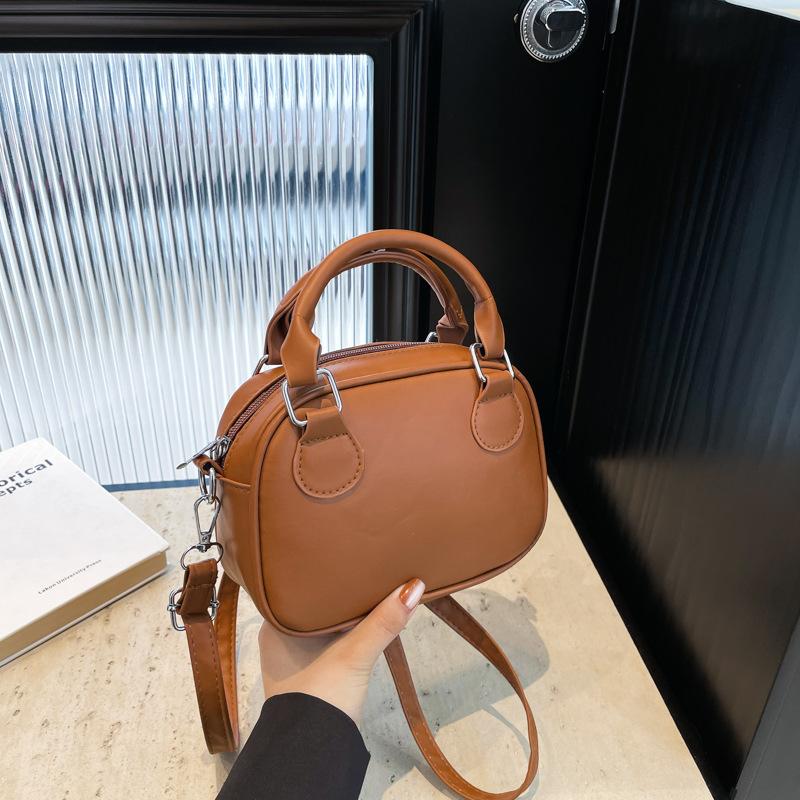 Autumn and Winter New High-end Textured Bag Women's Retro Versatile Ins Style Handbag Oily Leather Popular Shoulder Messenger Bag