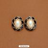 Autumn and Winter Niche French Retro Court Enamel Stud Earrings Femininity Fashionable Personality Exaggerated Hong Kong Style Small Fragrant Ear