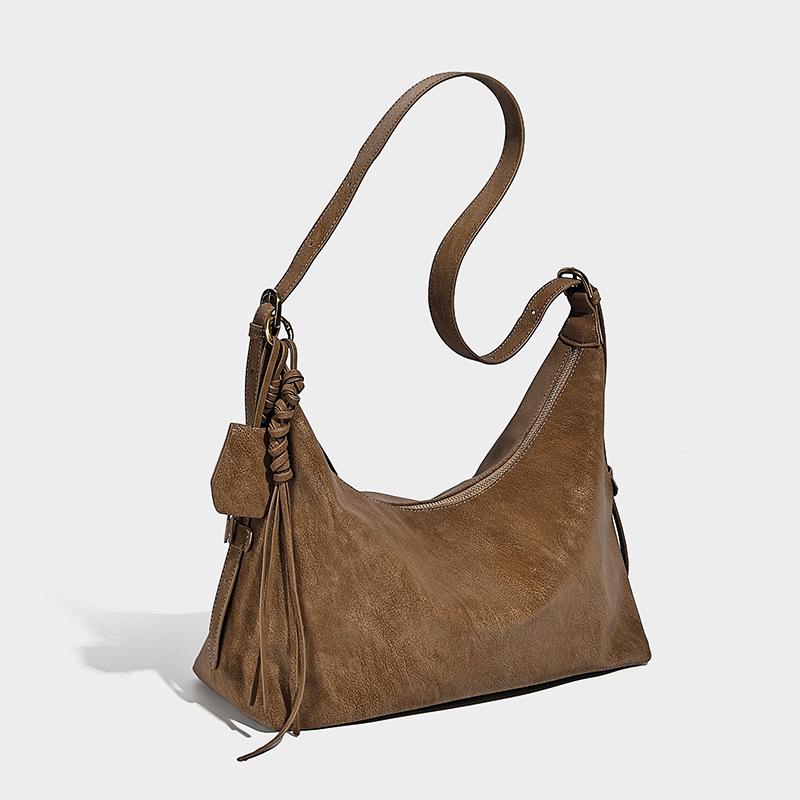 Niche design underarm bag for women, 2025 autumn and winter new model, simple commuter shoulder bag with a matte feel, crossbody bag for women