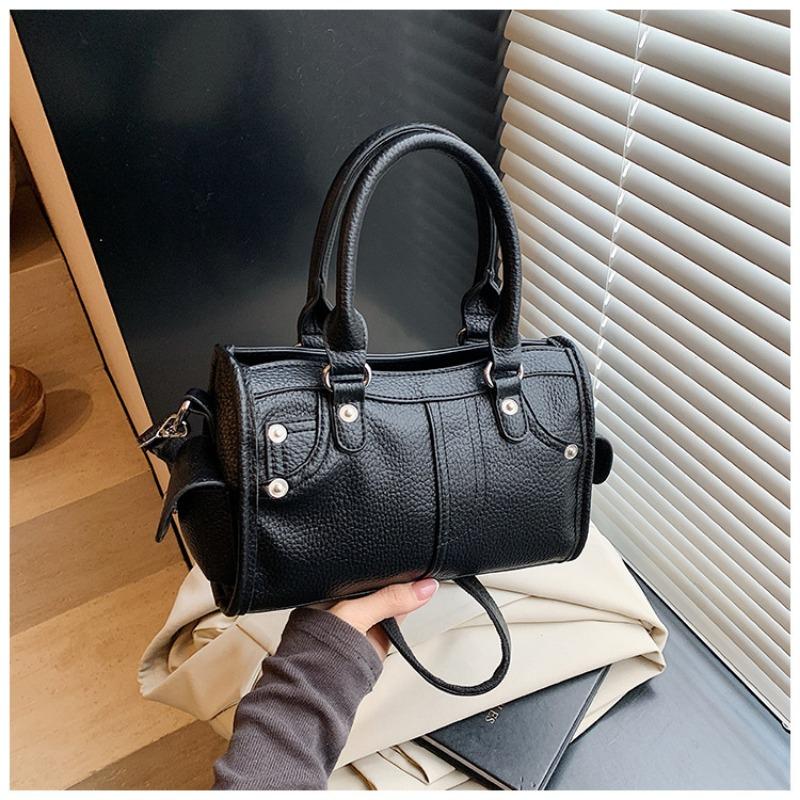 

Niche design bag women s new summer casual messenger bag fashion portable pillow bag чорний