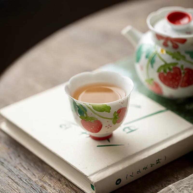 2pc/lot Hand-painted Strawberry Teacup Zen Tea Bowl Water Jug Tea-tasting Meditation Cup Chazhan Master Cups Tea Services 50ml