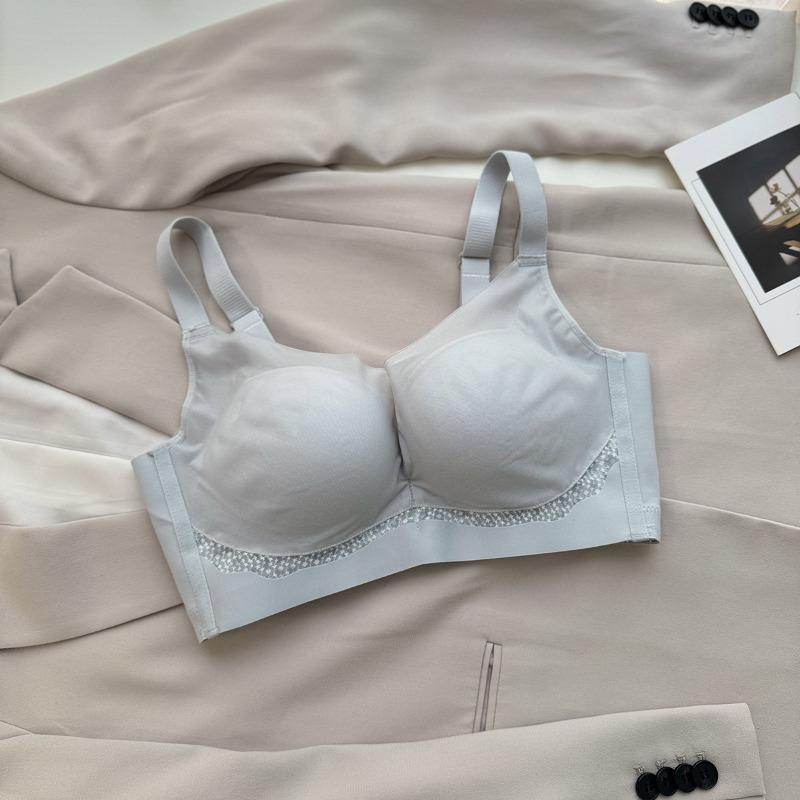 New seamless comfortable underwear women's big breasts show small sexy collection breasts anti-sagging lace adjustment bra cover
