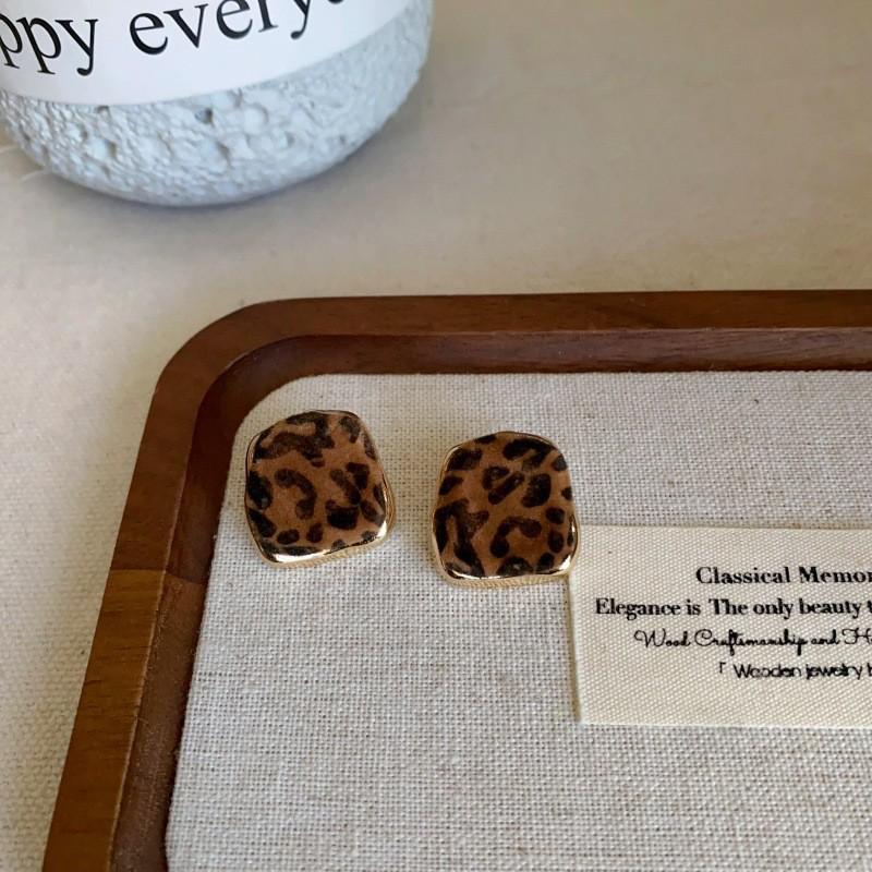 Women's Leopard Print Round Flocked Hoops: Unique Autumn/Winter European Statement Earrings for a Smaller Face Look