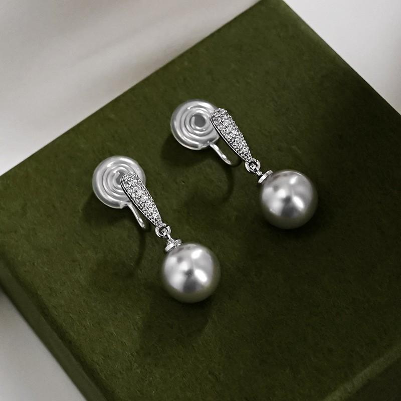 Elegant Gray Freshwater Pearl Ear Cuffs Women Geometric Zircon-Adorned Clip-On Earrings Luxury Minimalist Style -