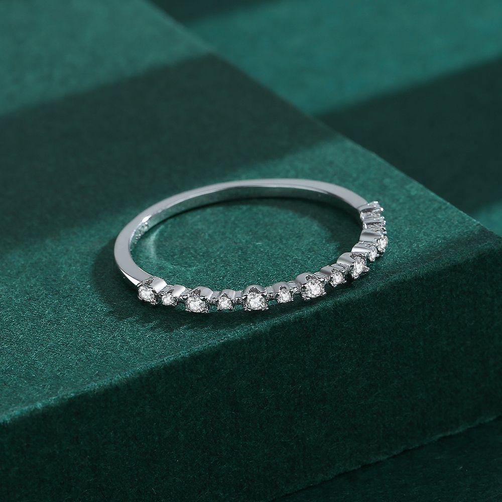 Stylový geometrický prsten z ryzího stříbra S925 pro ženy, mikro-pavé, ideální na ukazováček, svěží a všestranný design.