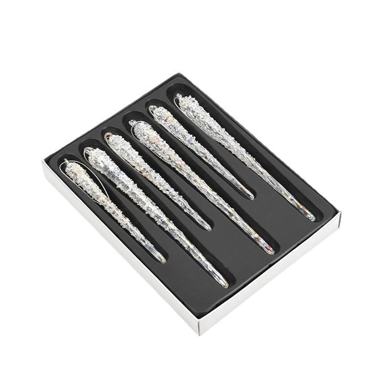 Bunte Eiszapfen- und Wassertropfen-Ornamente aus Glas zur Dekoration des Weihnachtsbaums