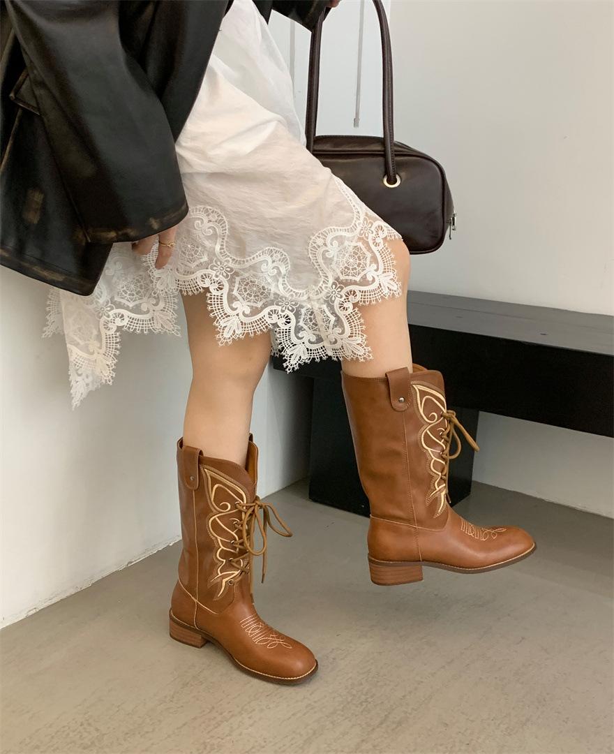 

Spot foreign trade flat boots children 2025 autumn and winter Europe and America thick heel large size embroidery boots embroidery women 39 светло-коричневого