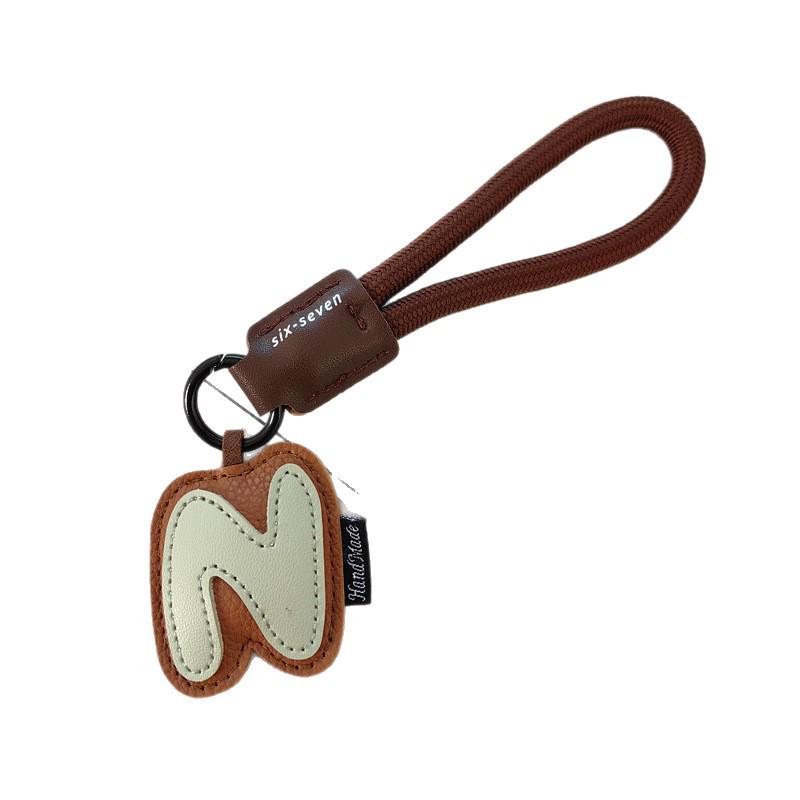 Exquisite Leather Keychain: 26 English Letters - Simple Couple Style Bag Charm, Ideal Small Gift