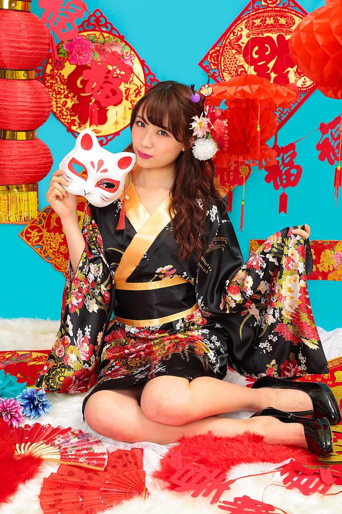 Kimono japonez pentru femei, cu design de graffiti, Party City Tokimeki, cu cutie neagră