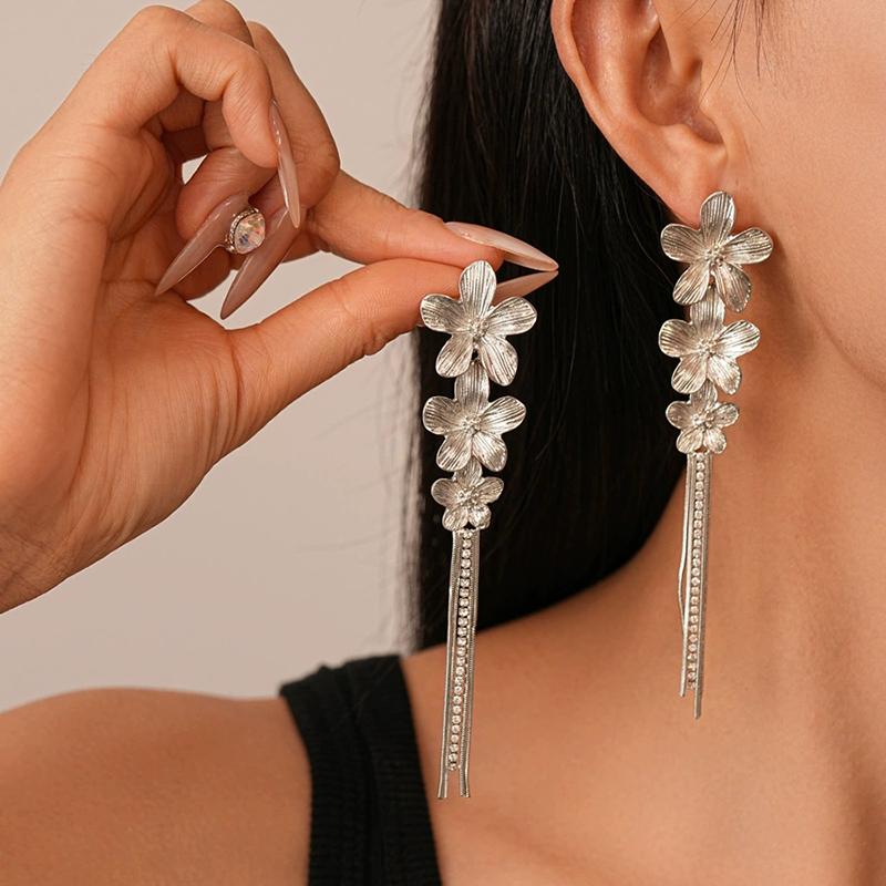 Vintage Metal Three Flower Dangle Earrings for Women Bling Long Tassel Rhinestone Chain Earrings Exaggerated Elegent Jewelry