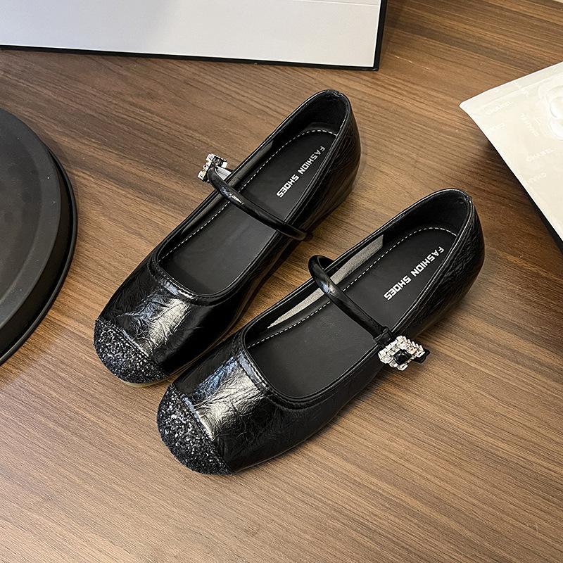 

Versatile flat bottom light mouth silver single shoes fashionable one-word buckle with soft leather Mary Jane women s shoes autumn new models 40