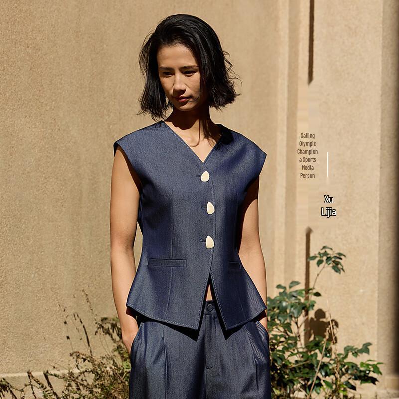 Navigare Women's Slim V-Neck Vest