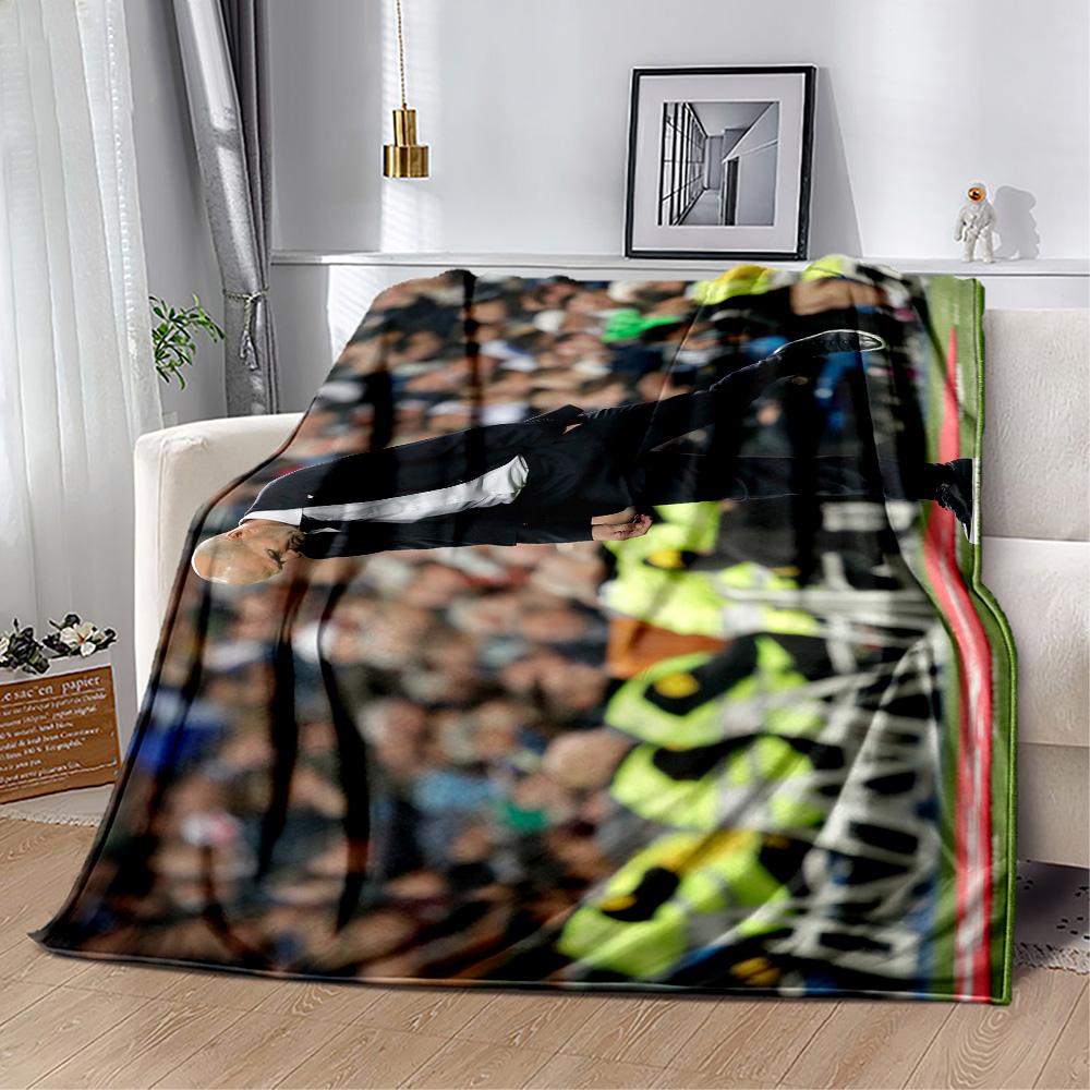 Real Madrid Graffiti Artwork Blanket Soft Warm Cozy Perfect for Livingroom Bed Bedding Four Seasons Multipurpose Modern