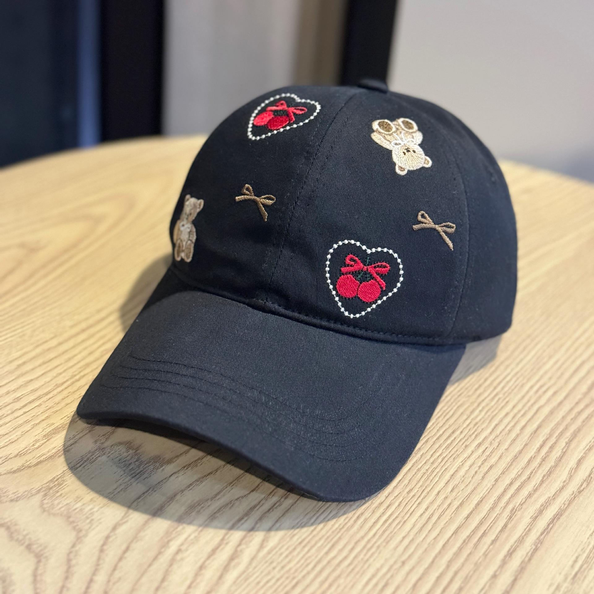 

New cute cartoon bear cherry embroidered soft-top baseball cap for women, versatile for spring and summer, makes the face look smaller Adult54-60Adjustable чёрный
