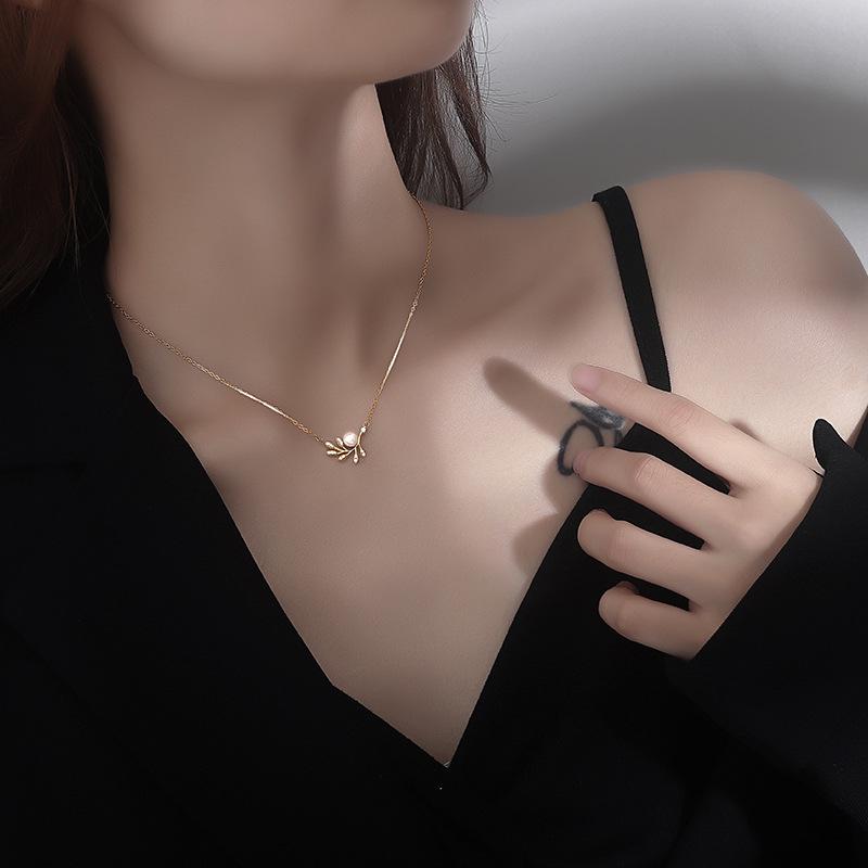 Pearl Leaf Clavicle Necklace: Summer 2021 Light Luxury, Versatile, Celebrity Style for Women