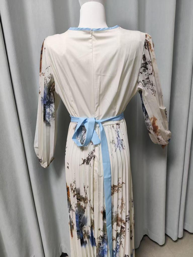 Elegant European Long Sleeve Printed V-Neck Mid-Length Vacation Dress 2025