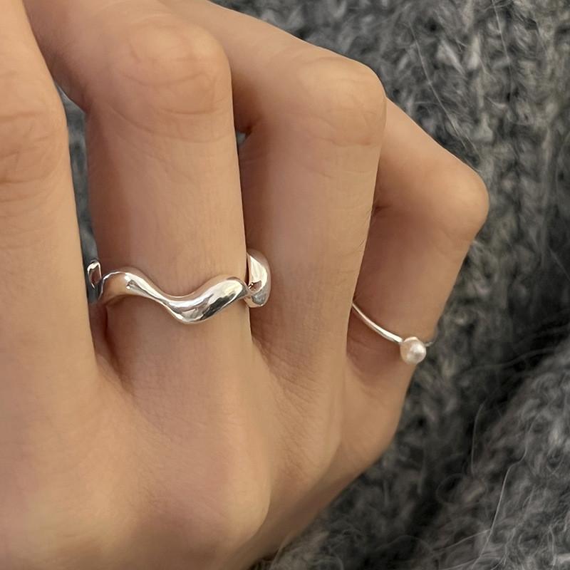 Stylish Geometric Wave Open Ring For Women With Adjustable Copper Design And Pearl Accent