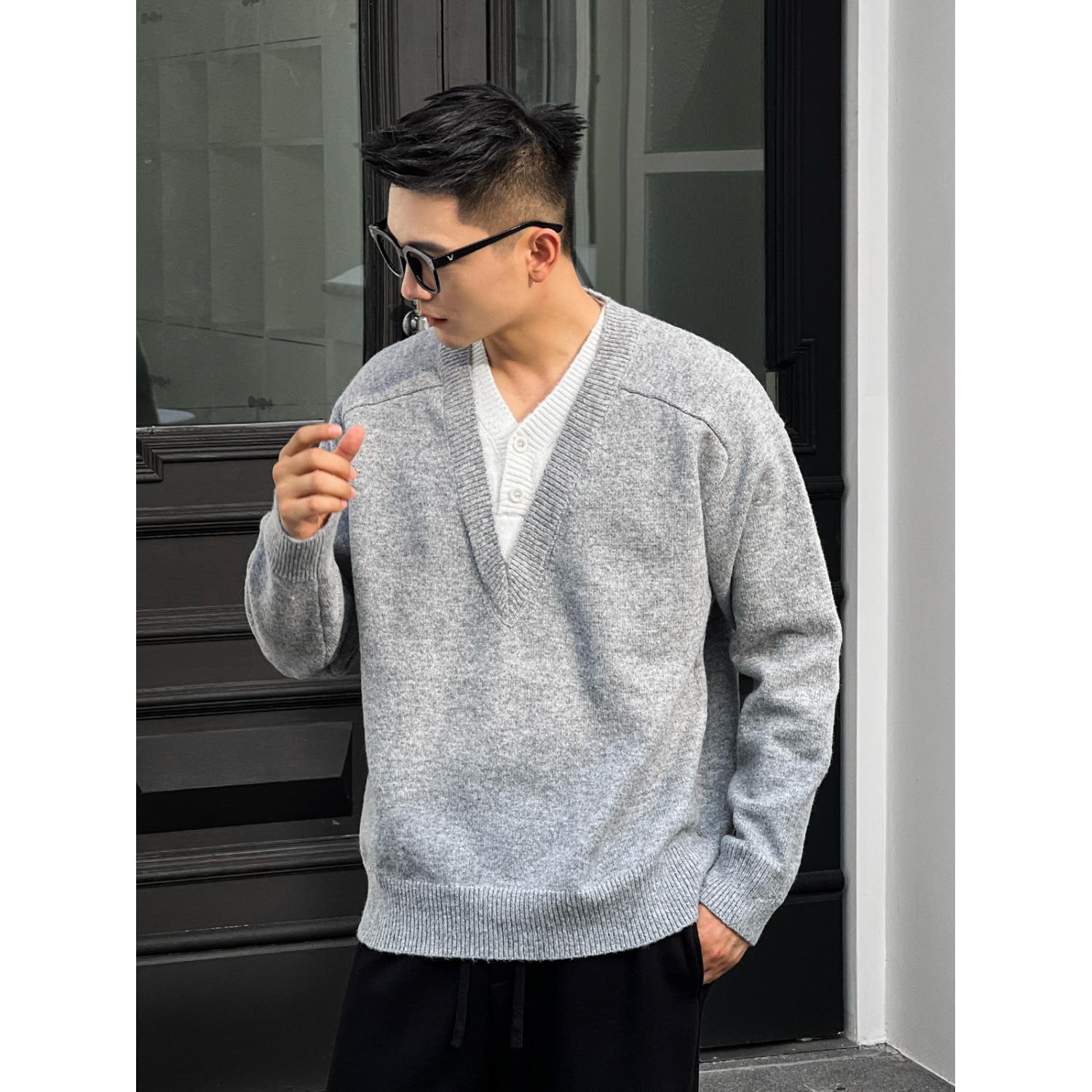 Men s Trendy V-Neck Two-Piece Patchwork Knit Sweater Extra Large светло-серый