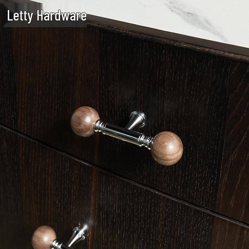 Antike Messing Französisch Retro Langer Zuggriff mit Walnussholz und Silberner Runder Kugel für Küchenschränke und Kleiderschränke