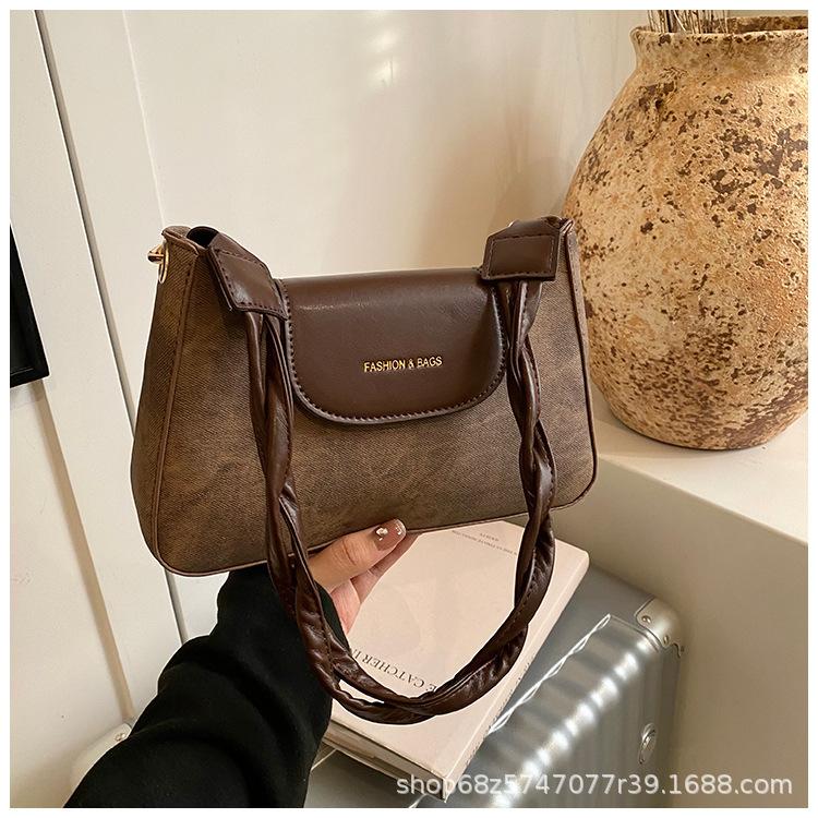 

Trendy niche design crossbody bag bag women s 2025 new commuter shoulder bag women s retro frosted temperament underarm bag