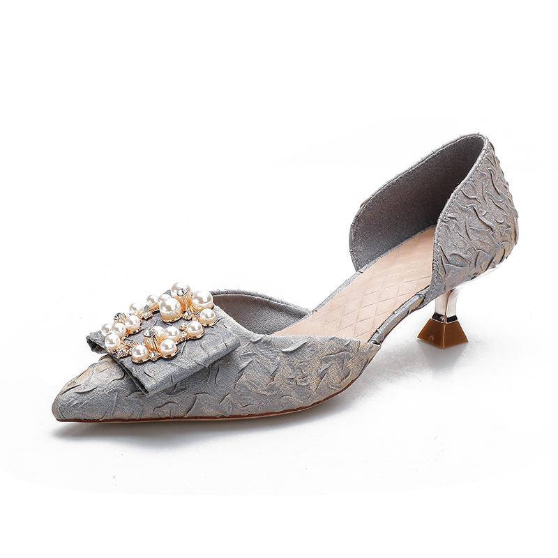 

2025 новые туфли-лодочки с полыми боками и жемчужной пряжкой, женские атласные туфли-лодочки на шпильке, корейская версия, темпераментные туфли-лодочки с полыми боками 34 фиолетовый