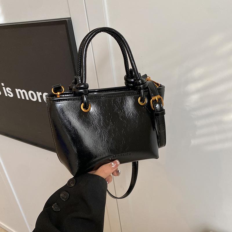 

Премиальный сенс ретро коричневая маленькая сумка женская 2025 новая универсальная сумка-мессенджер супер огонь портативная сумка-ведро 24*9.5*15