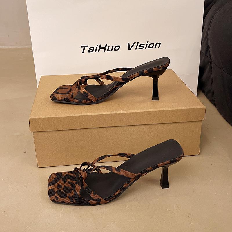 Niche leopard print high-heeled slippers one-word slippers women's shoes wear 2025 new summer temperament cool slippers