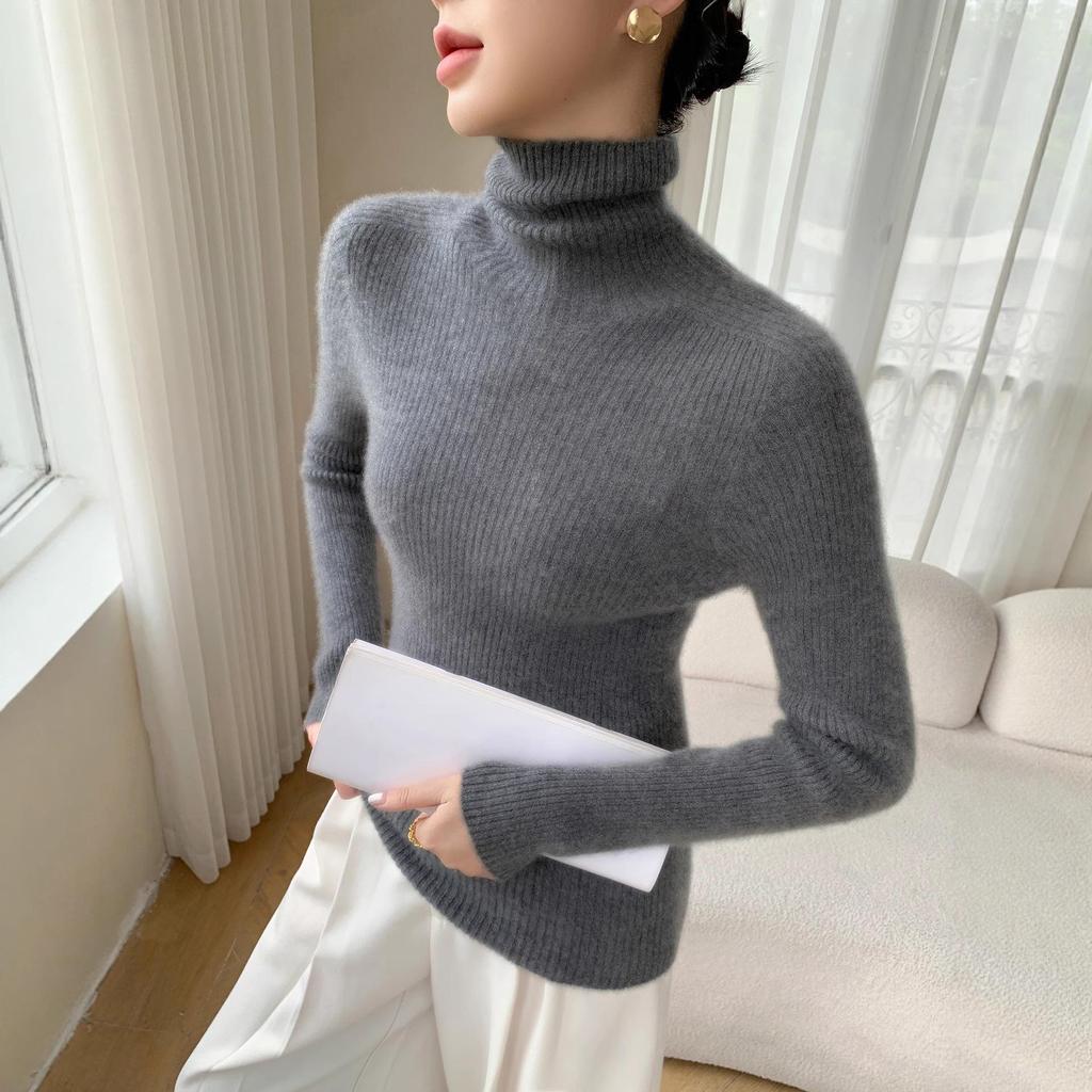 Elegant White Cashmere Turtleneck Women's Slim Fit Sweater - Flattering Autumn/Winter Knitwear.
