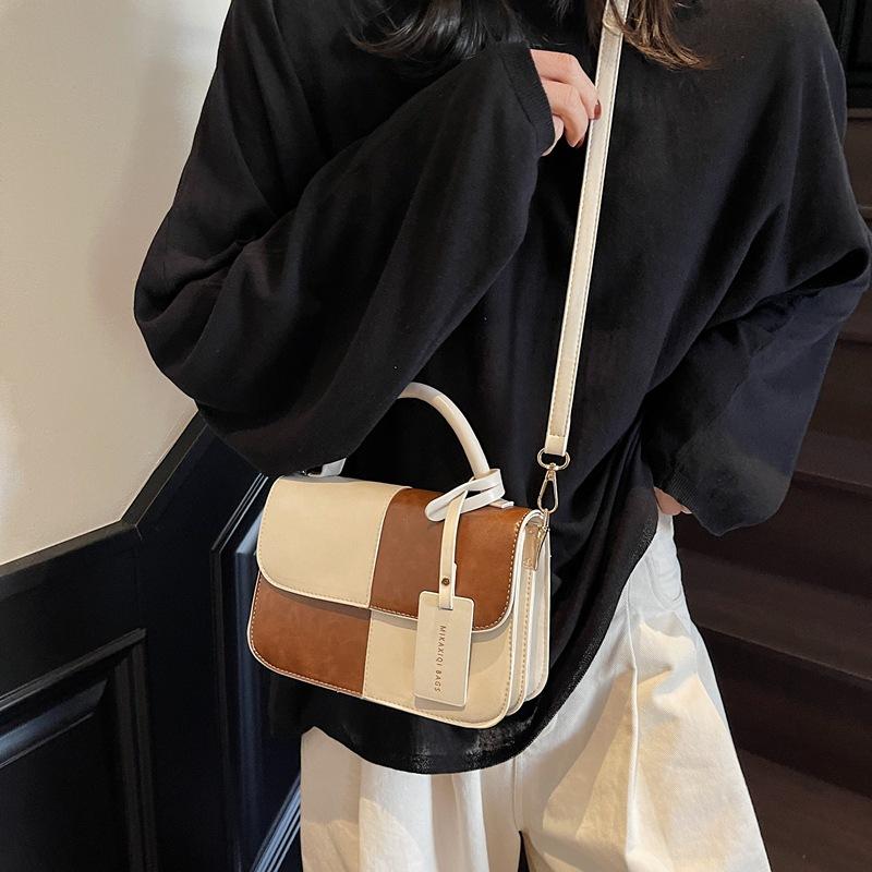 Super fire small bag women's autumn and winter 2025 new fashion retro shoulder messenger bag casual women's portable small square bag