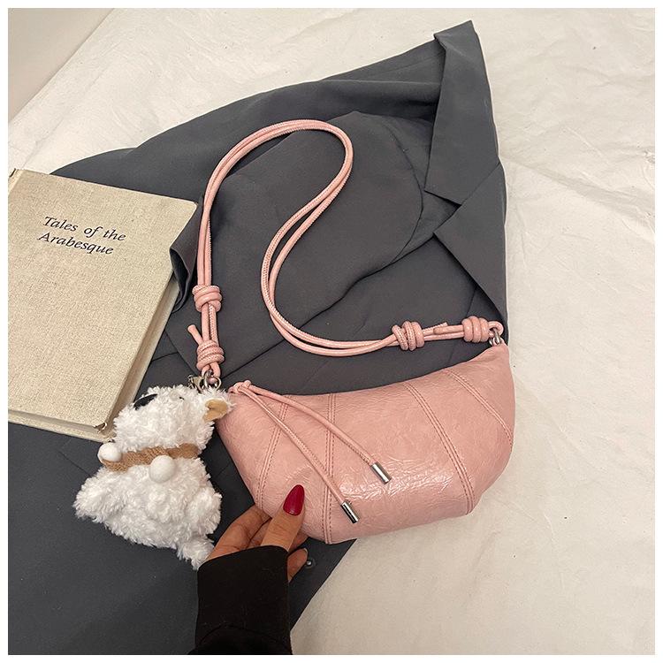 Niche croissant bag women's new popular fashion shoulder underarm bag versatile commuter messenger bag