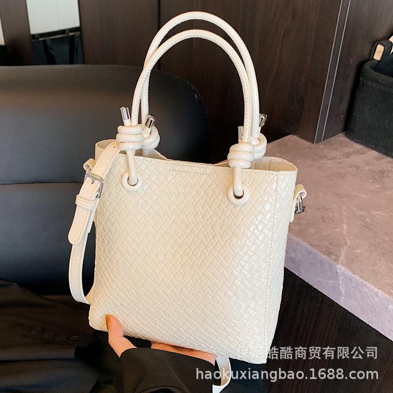 Premium Textured Small Bag Women's 2025 New Summer Versatile Messenger Bag Exquisite Super Fire Portable Bucket Bag