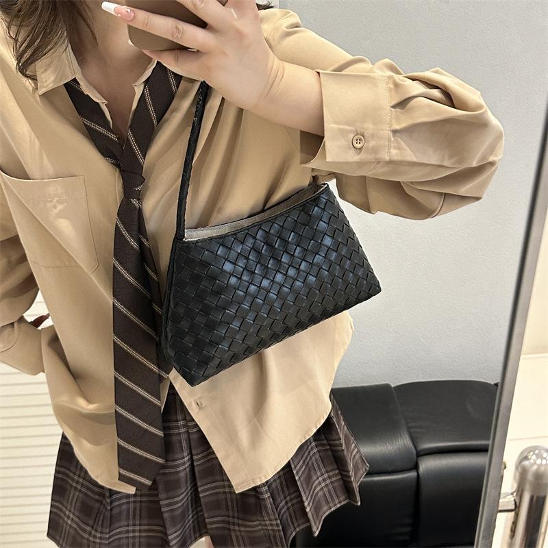 Premium Texture Light Luxury Woven Pattern Underarm Bag Women's 2025 New Temperament Portable Shoulder Bag Commuter Baguette Bag