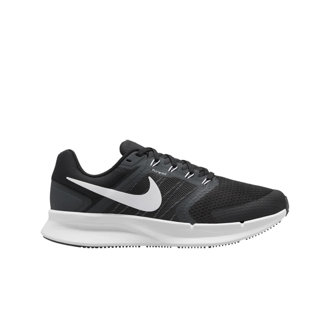 

(в) Nike Run Swift 3 Черный Белый 240