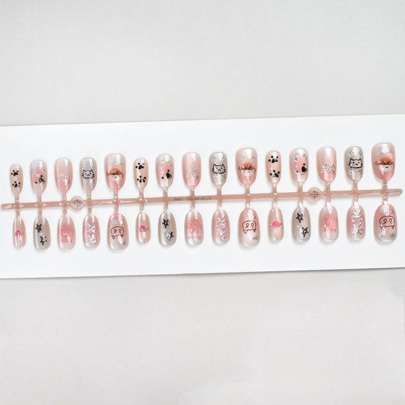 Handmade Cute Animal Style Short Press-on Nails: Autumn/Winter Design for Versatile Daily Wear, Enhancing Skin's White Tone