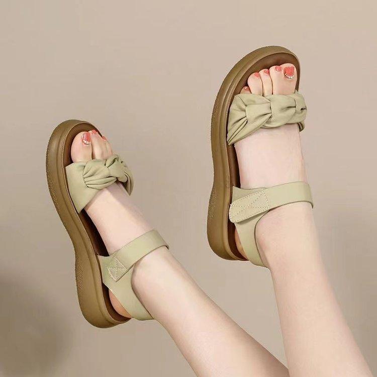 Beach Shoes Mother Sandals Women's Summer Flat Bottom 2025 New Fashionable Middle-aged Versatile Platform Heel with Sandals