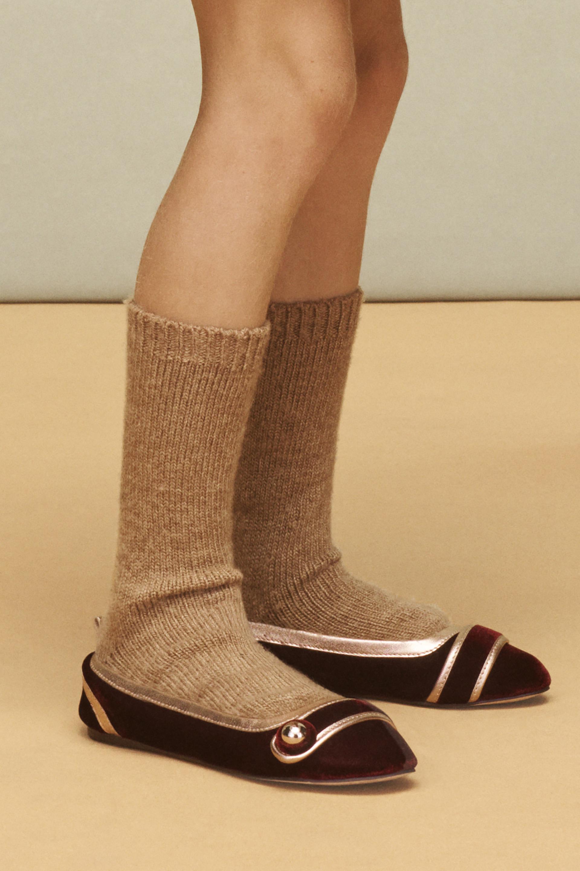 

Балетки с пуговицами – ограниченная серия.