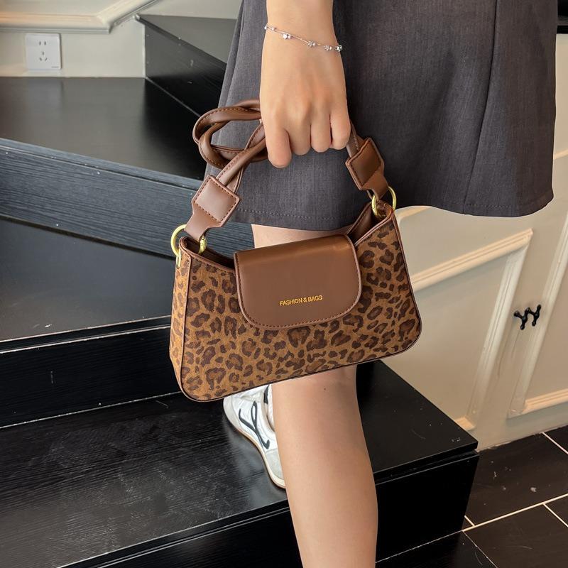 Niche design contrasting colors, new fashion women's bags, retro summer armpit bags, personalized shoulder crescent bags