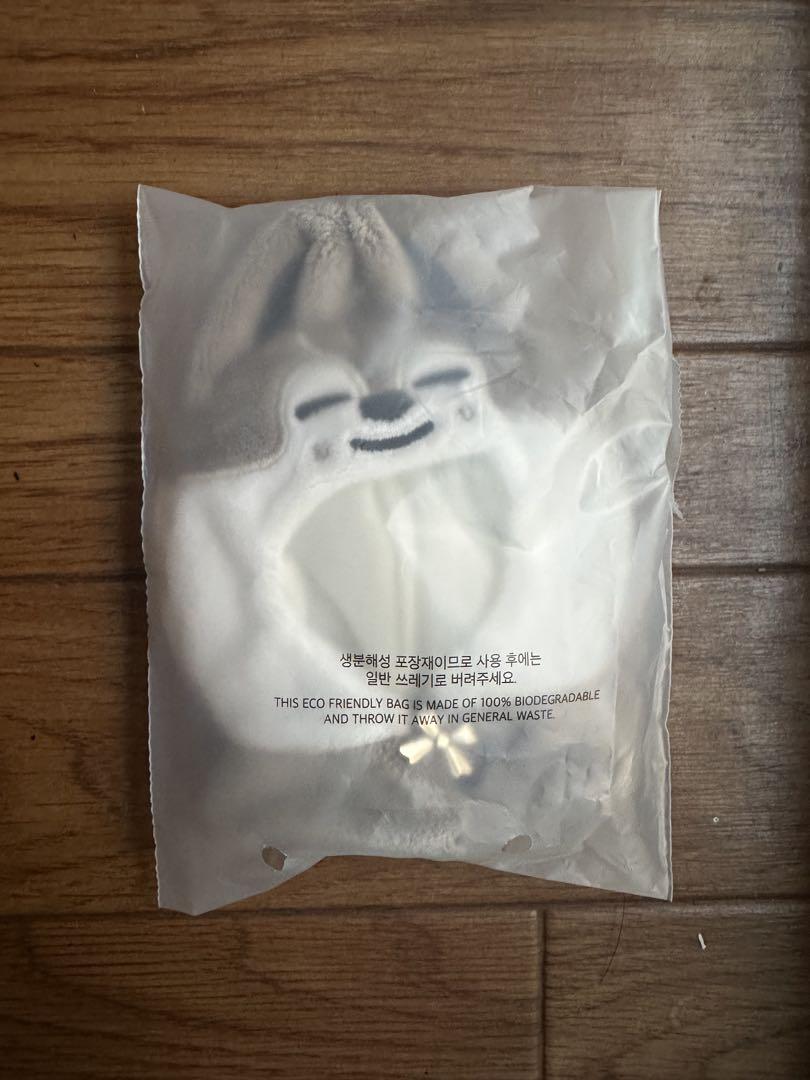 

[USED] straykids Wolfchan 10cm Plush Outfitter