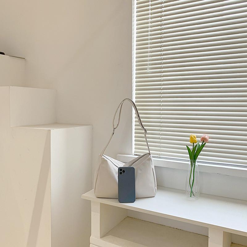 Urban Simple Large Shoulder Bag For Women Casual Daily Use Minimalist Style Tote Bag