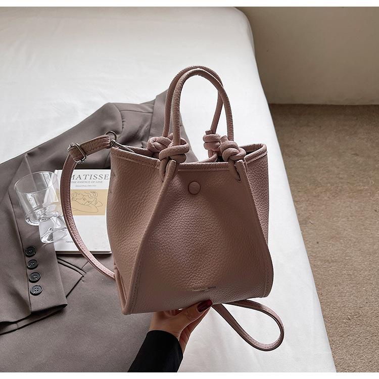2025 spring and summer new fashion high sense simple solid color bucket bag versatile temperament women's commuter messenger bag