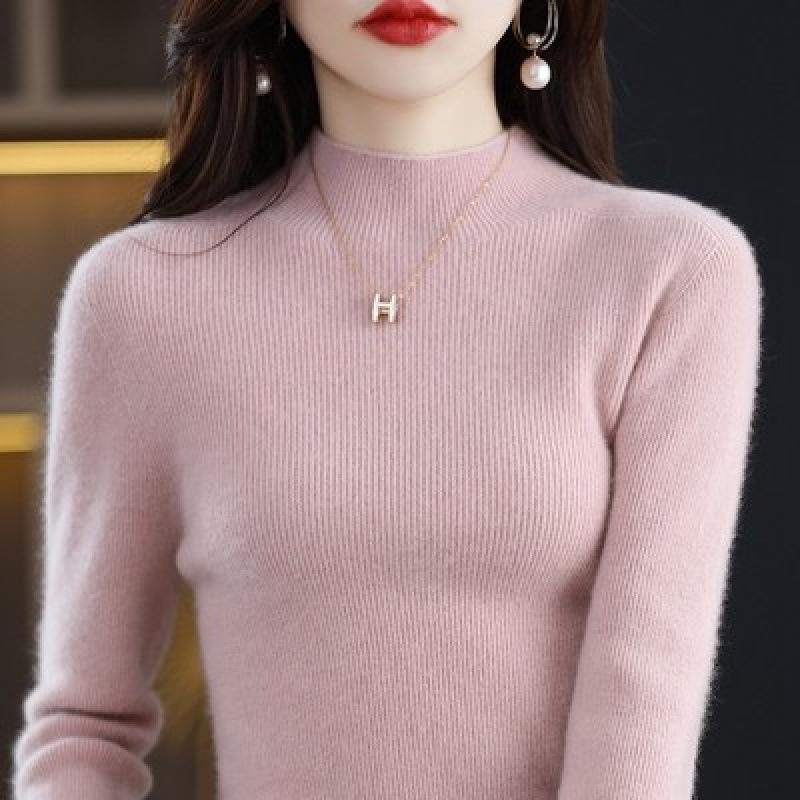 Första Linjens Damstickad Tröja med Halvhög Hals i Ullblandning – Höst/Vinter Smalstickad Basplagg