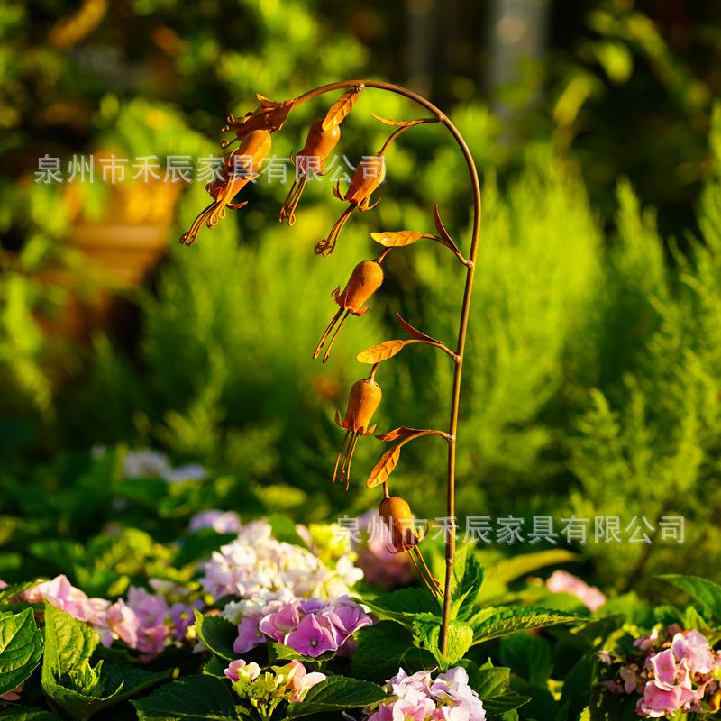 Rustic Metal Flower Garden Stake Outdoor Decorative Iron Art Plant Stake with Hanging Bell Flowers for Lawn Patio Yard