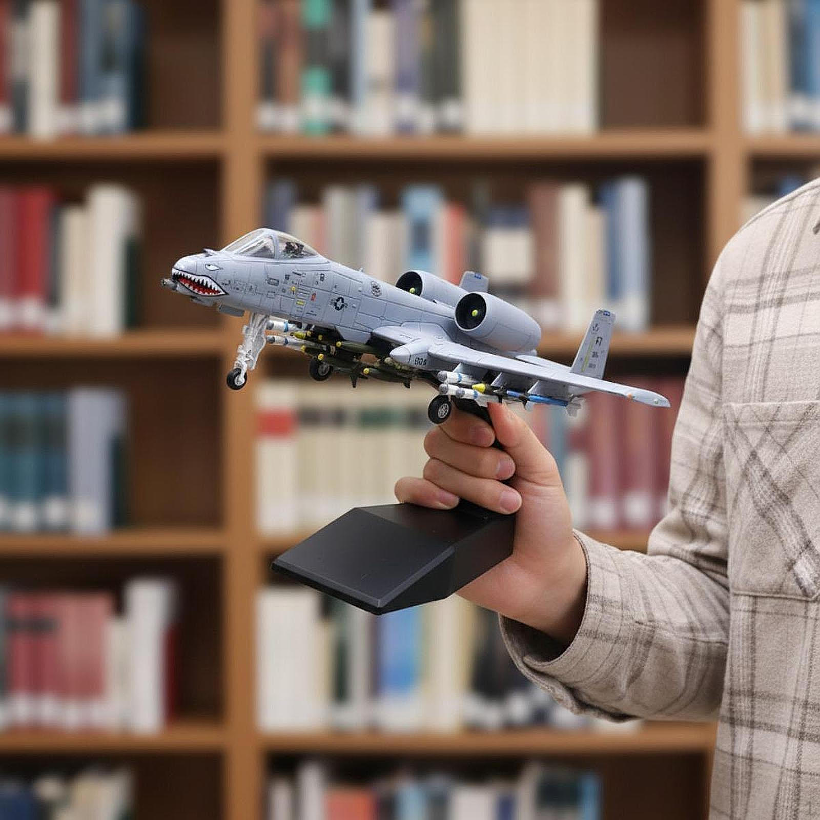 1/100 Fighter Model Airplane Display Collection Realistic Souvenir Ornament Plane Figurine for Light Color