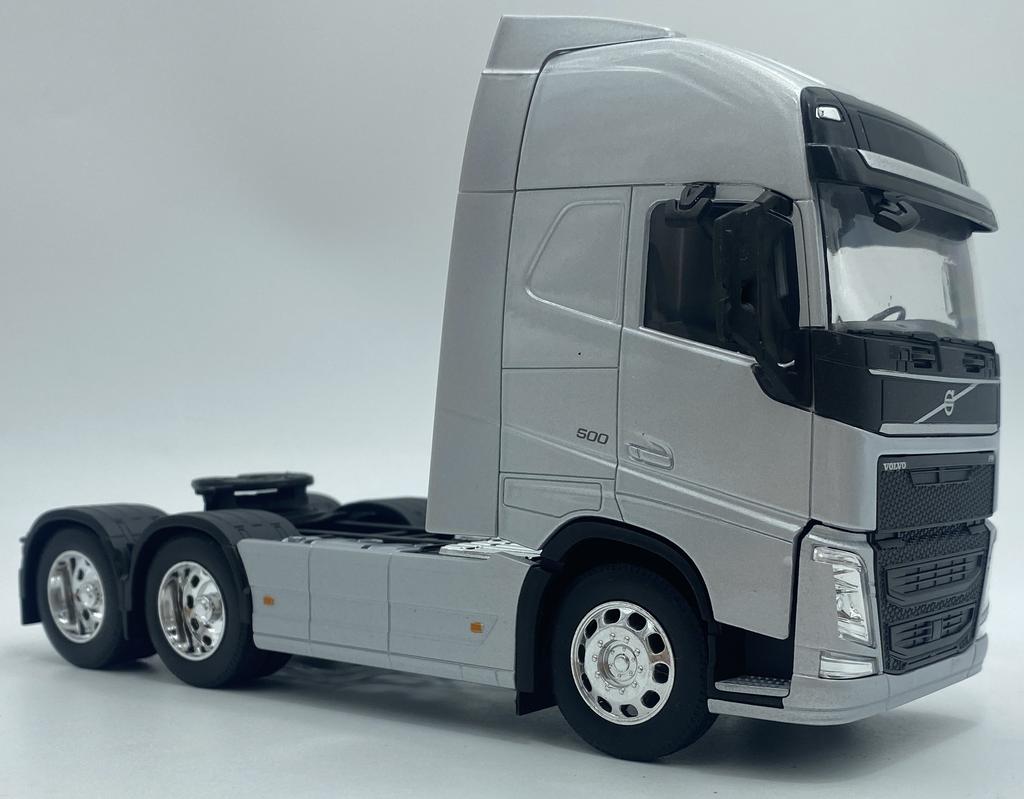 Volvo Fh 500 3 Axle Tractor Unit Model Welly Metal 1:32 Silver