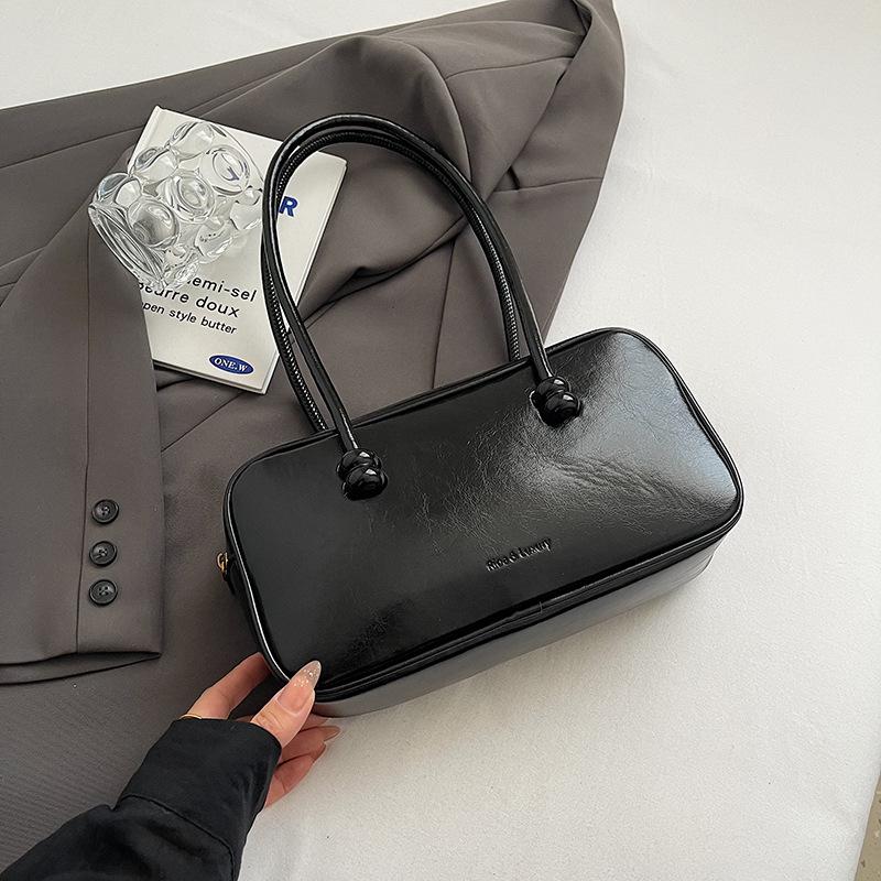 

Popular retro underarm bag women s new large-capacity shoulder commuter bag premium pillow bag