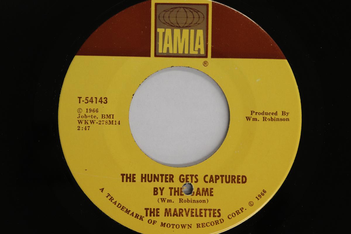 

7inch Record MARVELETTES - The Hunter Gets Captured By The Gam T54143 Tamla 1966 US Soul/Funk Used