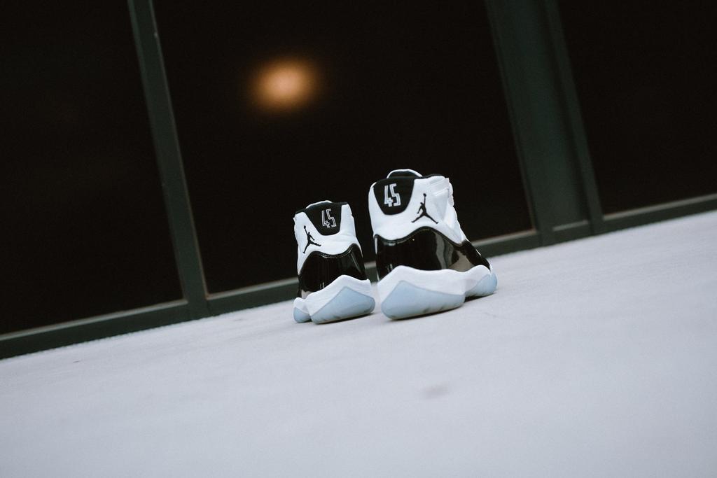 378037-100 Nike Air Jordan 11 Retro Concord 2018 (Men's)