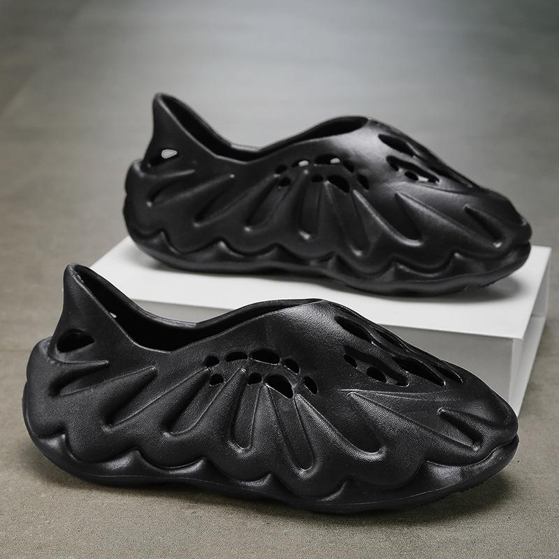 Summer men's trend coconut hole shoes sports leisure outdoor beach sandals stepping on shit feeling non-slip wear-resistant slippers