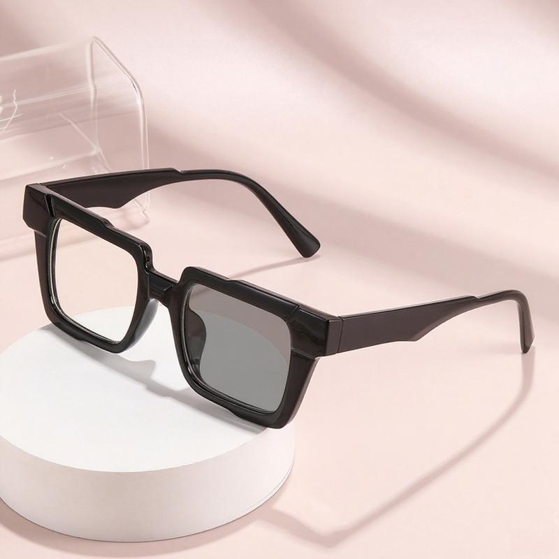 Fashionable Men s and Women s Small Frame Photochromic Myopia Glasses Large Frame Versatile Anti UV Photochromic Myopia Glasses 0