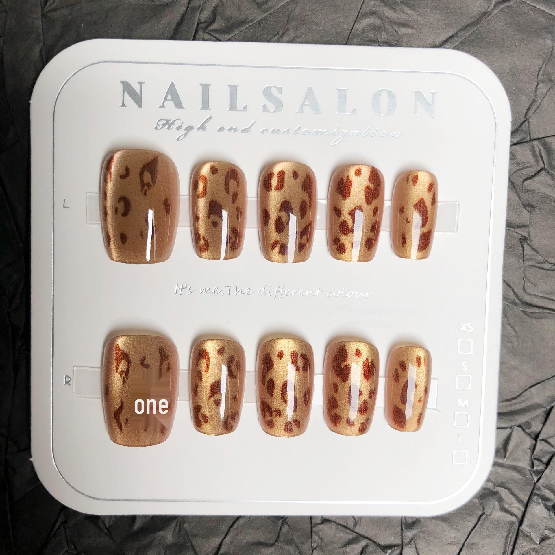 

Ногти «кошачий глаз» с диким леопардовым принтом: Осенне-зимние ретро коричневые патчи для нейл-арта, высококлассная текстура, накладные ногти в стиле острой девушки.